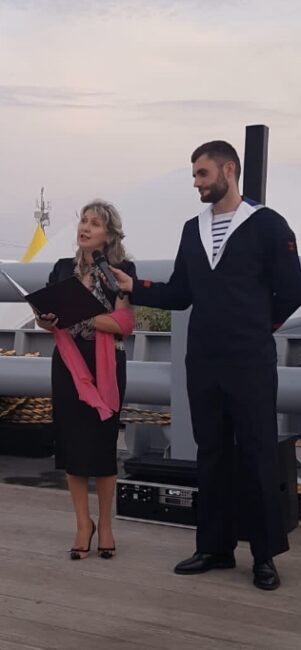 14 avril 2022. Sète (34), Escale à Sète, Nathalie chante sur le navire de la Marine National « Le Seine », à l’occasion de la soirée du PREMAR, le vice-amiral Gilles Boidevezi.