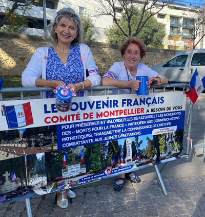 Jeudi 31 octobre 2024. Montpellier (34), quête nationale du Souvenir Français, Nathalie est entourée de ses amis et du président du Souvenir Français.