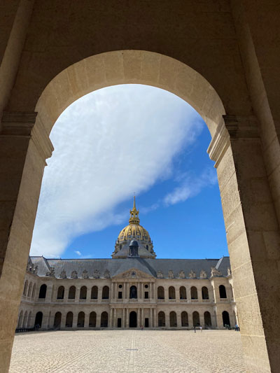 Samedi 27 septembre 2025. Paris (75), les Invalides, messe de la Saint-Michel avec les paras (UNP), en la cathédrale Saint-Louis, Nathalie et le chœur d’hommes animeront l’office.