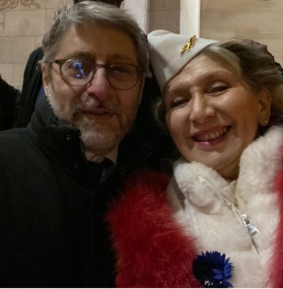 Mercredi 26 novembre 2025. Paris (8ème), Arc de Triomphe, cérémonie du Ravivage de la Flamme du Soldat inconnu. Nathalie chante pour le Souvenir Français en présence de nombreuses personnalités, ici avec le Grand-rabbin de France, Haïm Korsia.