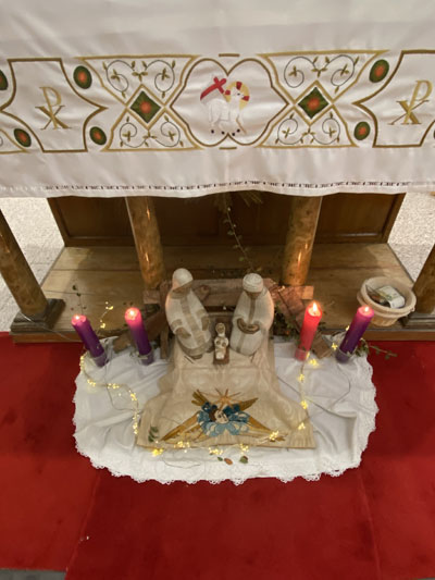 Mardi 23 décembre 2025 et Mercredi 24 décembre 2025. Clamart (92), messe à la chapelle de l’hôpital militaire de Percy, Nathalie interprète plusieurs chants de Noël.